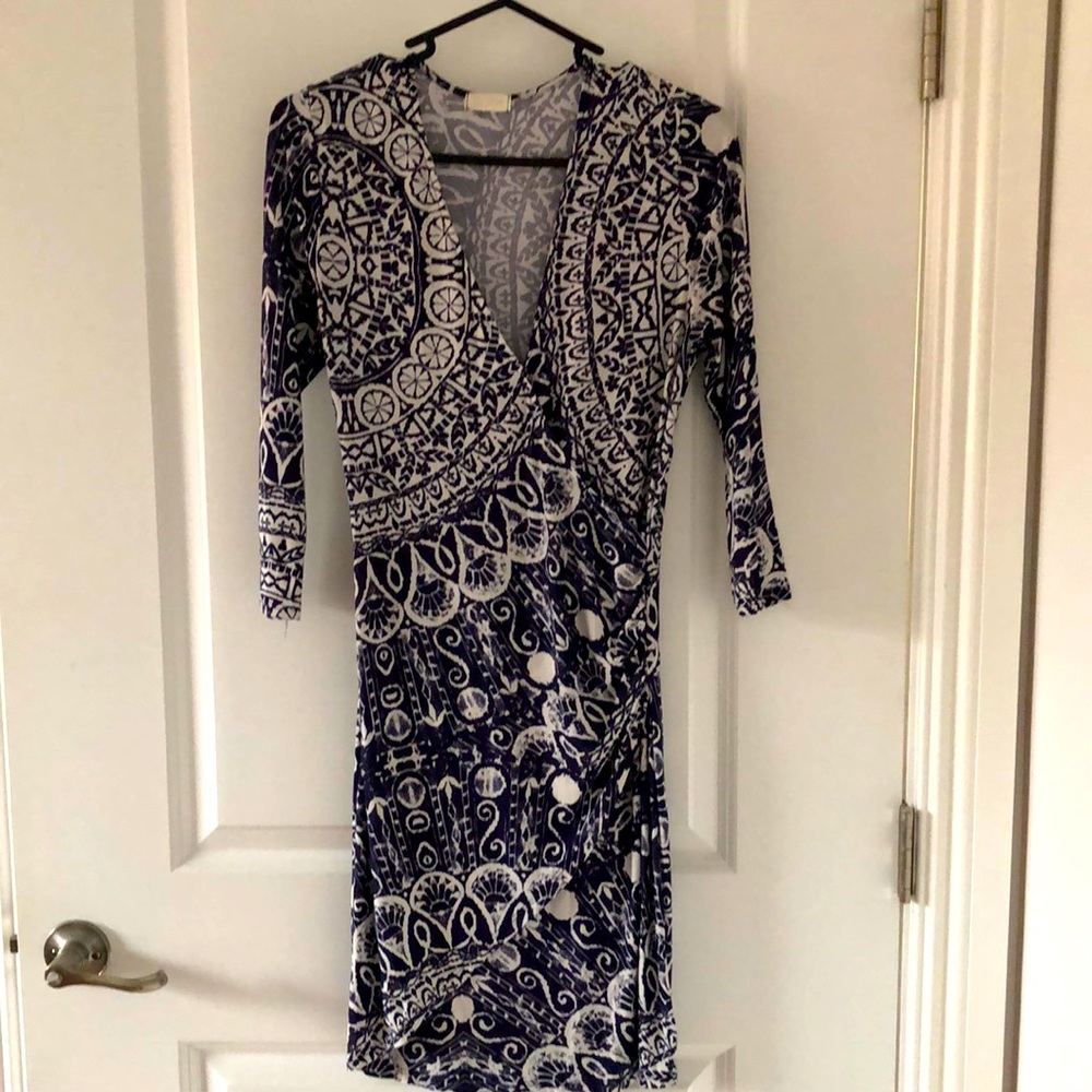 Blue and white stretch above knee dress.